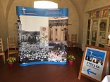 Výstava sleduje 100 let církve a republiky
